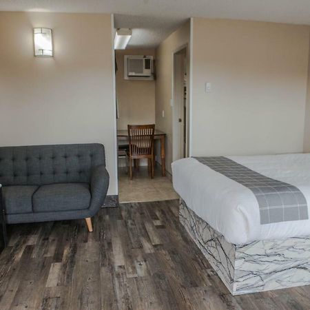 Canadian Motel Север Батлфорд Экстерьер фото
