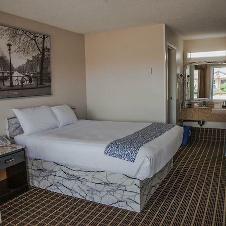 Canadian Motel Север Батлфорд Экстерьер фото
