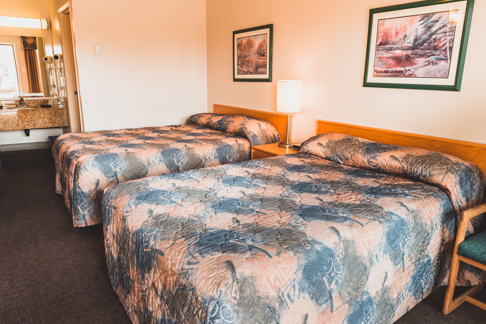 Canadian Motel Север Батлфорд Экстерьер фото