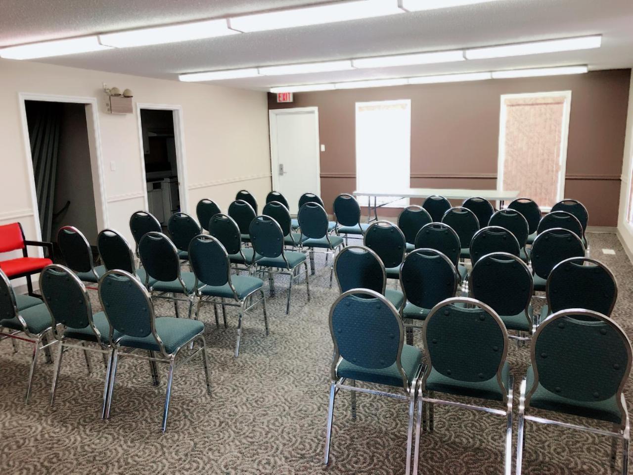 Canadian Motel Север Батлфорд Экстерьер фото