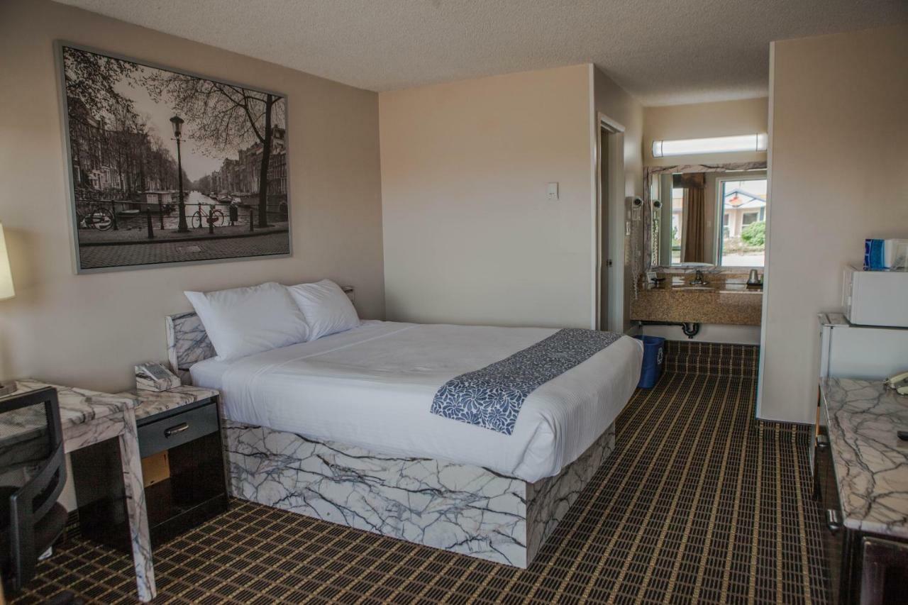 Canadian Motel Север Батлфорд Экстерьер фото